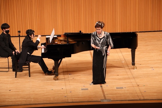 天野加代子／松山優香